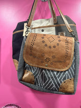 Load image into Gallery viewer, Bhrayna bags
